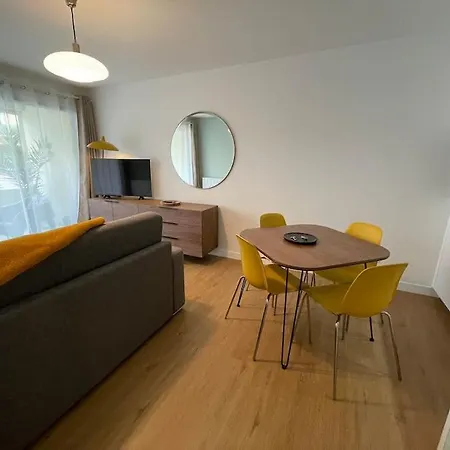 Suzanne Proche Des Commerces & De La *